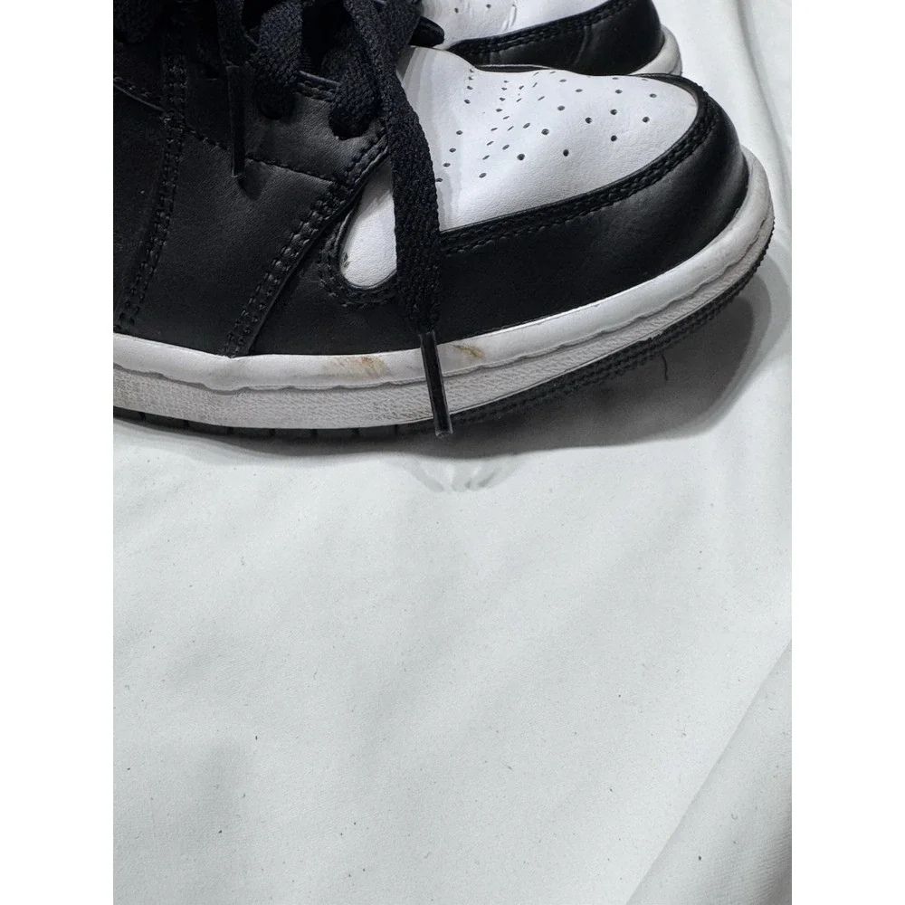 Air Jordan 1 Low size 8 Black/Fire Red Shoes Sneakers  553558 063 Excellent Euc‎